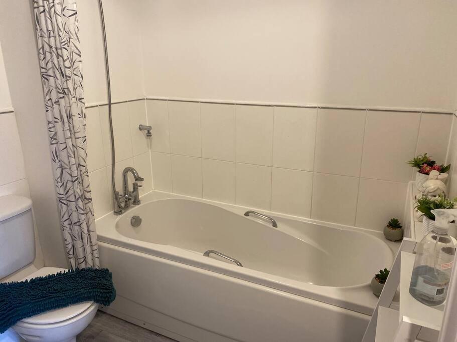 Lovely 2Nd Floor 2 Bed Flat Sleeps 4 Doncaster Bagian luar foto